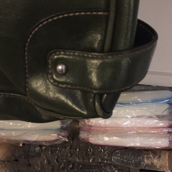 Nice Olive Green Nine West Bag - Picture 2 of 6